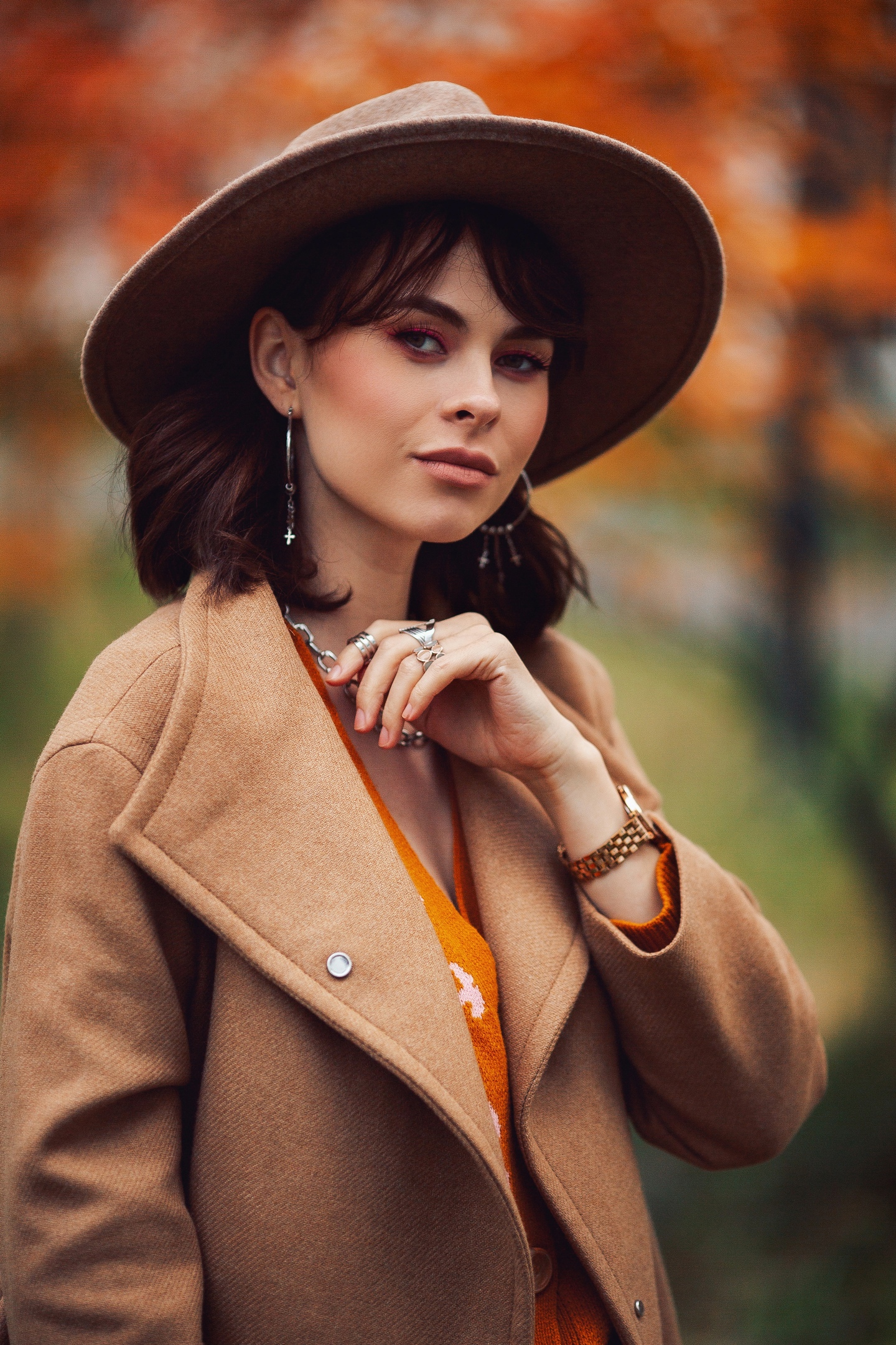 stylish personal photoshoot autumn woman in hat