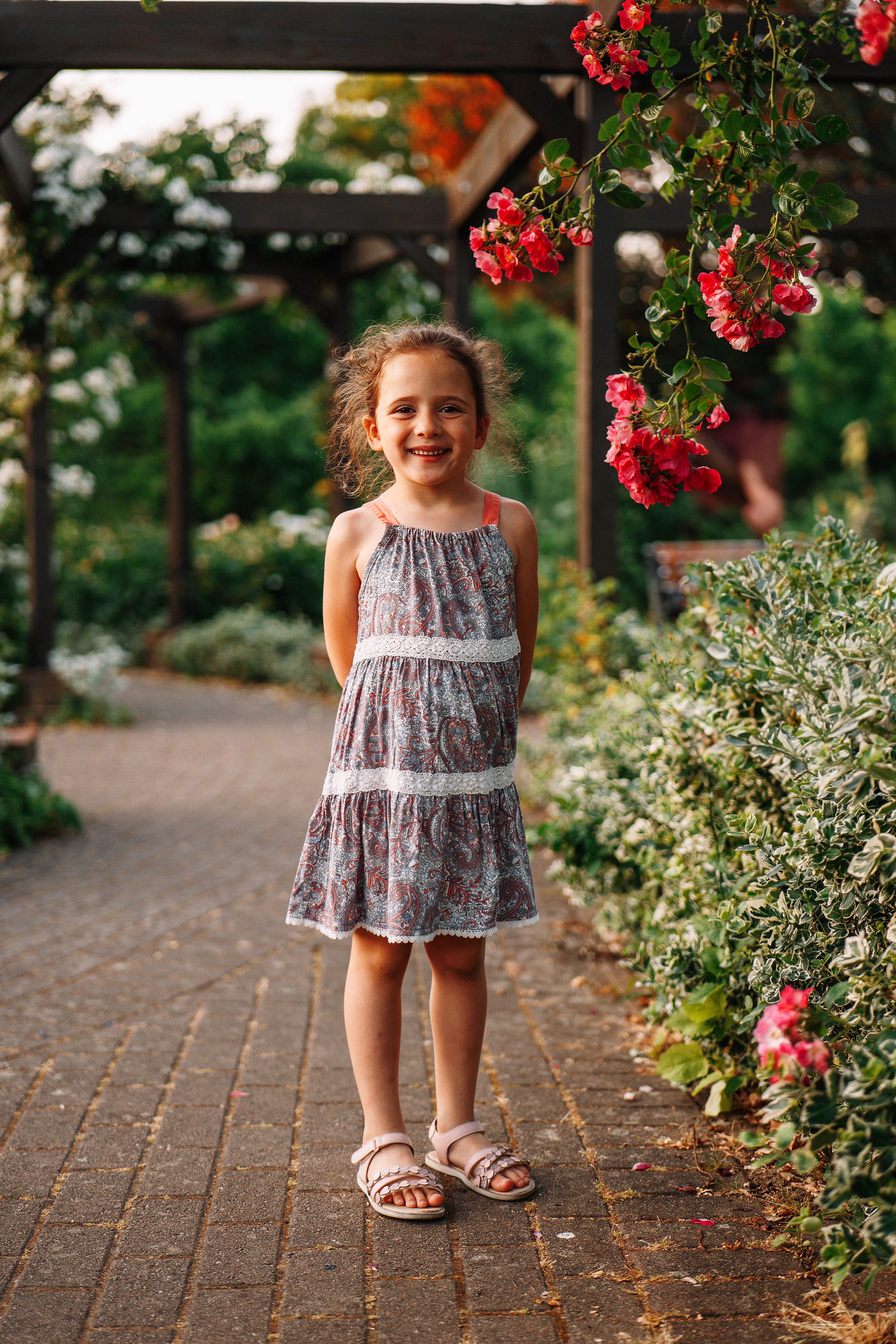 small girl photoshoot in gardens