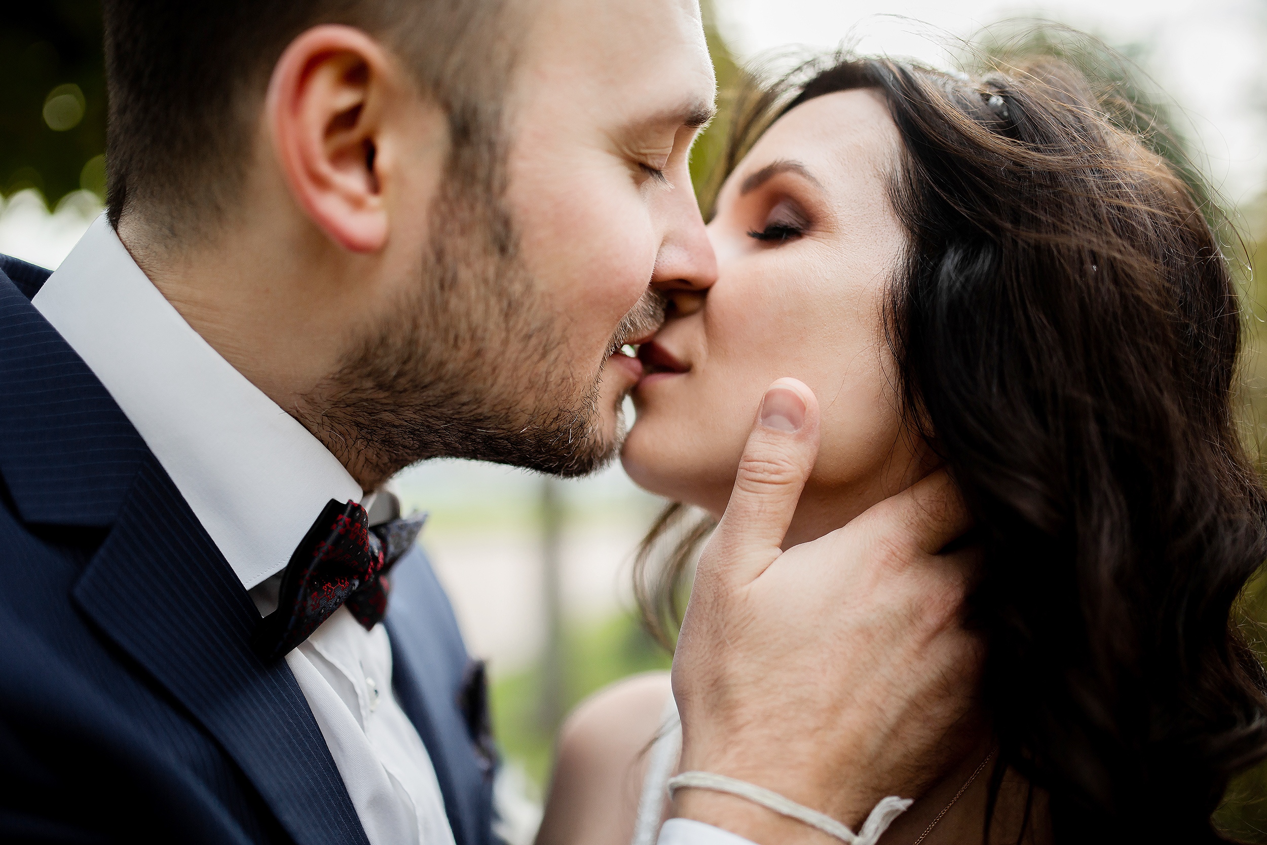 Stylish wedding photoshoot kissing pair