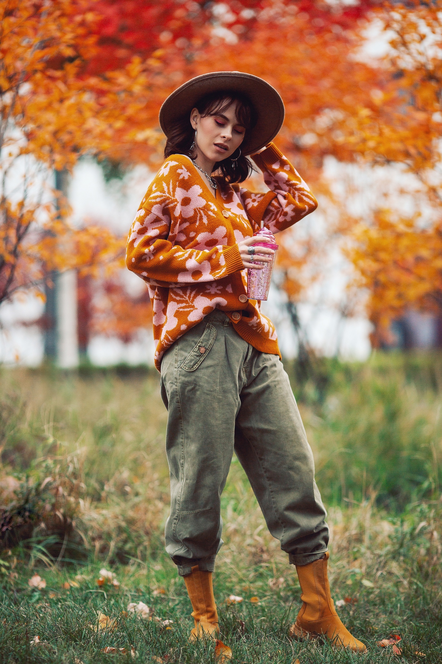 Woman in hat photoshoot in Autumn